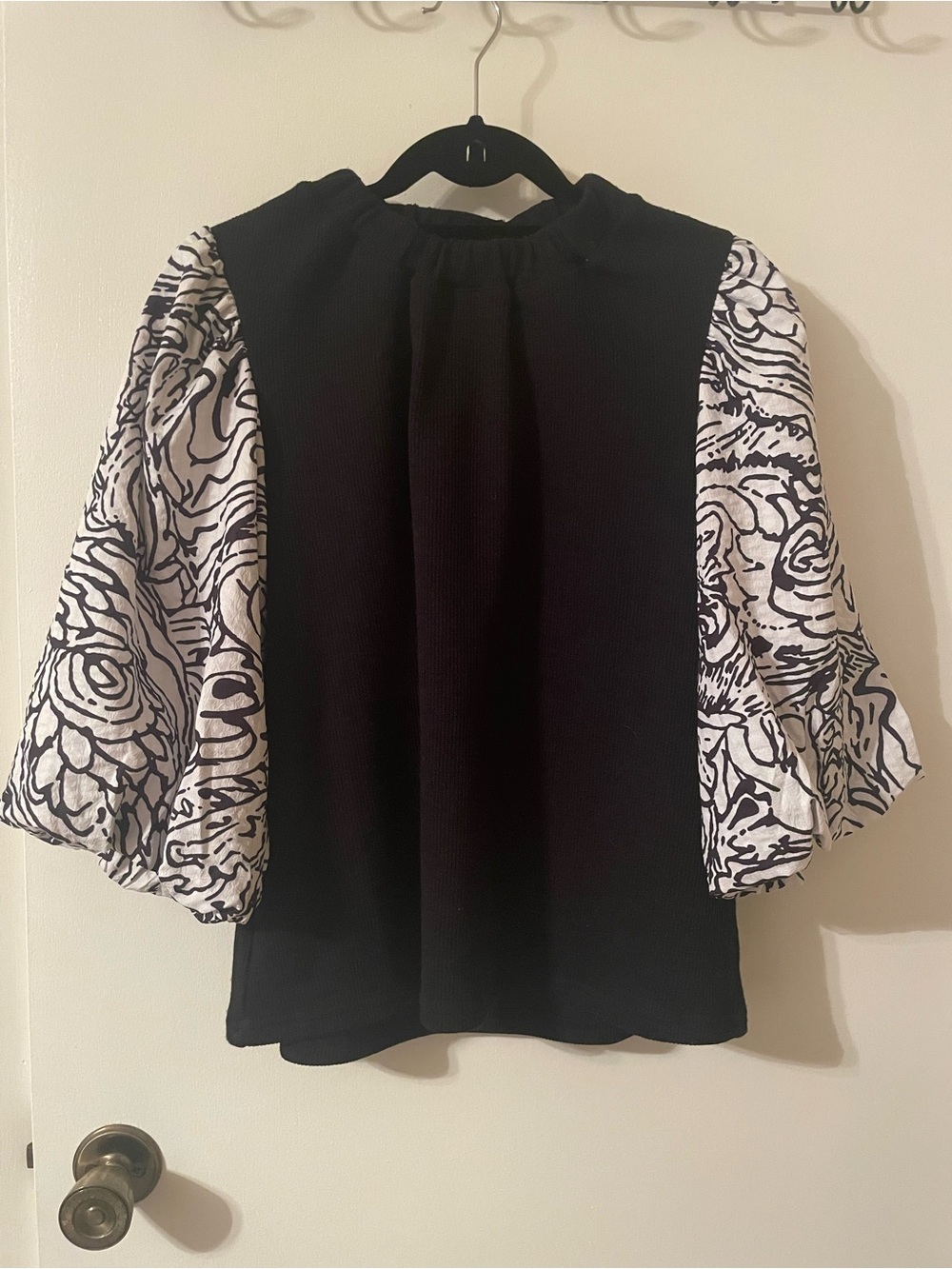 THML black white puff sleeve mock neck size medium
